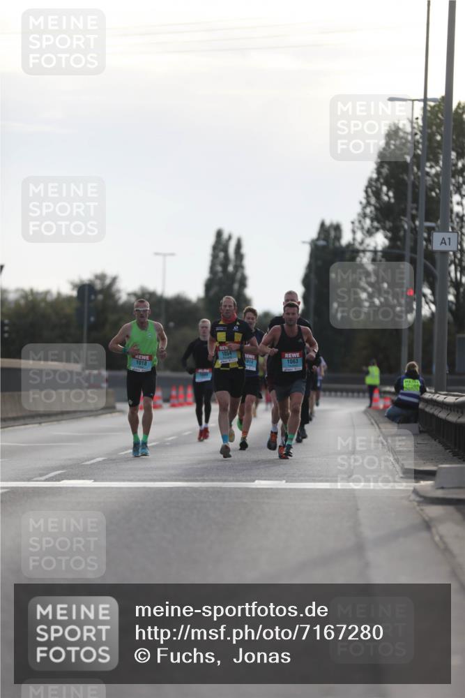 03.10.2024 - Köhlbrandbrückenlauf Fuchs,  Jonas http://msf.ph/oto/7167280 03.10.2024 09:10:19 Position 3 1054, 1014, 1063, 1018, 1 meine-sportfotos.de