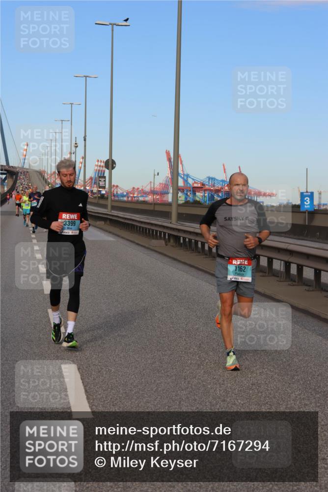 03.10.2024 - Köhlbrandbrückenlauf Miley Keyser http://msf.ph/oto/7167294 03.10.2024 09:41:57 Position 3 3399, 3, 1162 meine-sportfotos.de