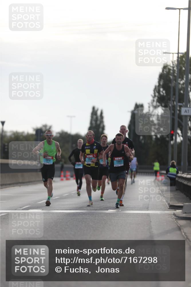 03.10.2024 - Köhlbrandbrückenlauf Fuchs,  Jonas http://msf.ph/oto/7167298 03.10.2024 09:10:20 Position 3 1054, 1018, 1063, 1 meine-sportfotos.de