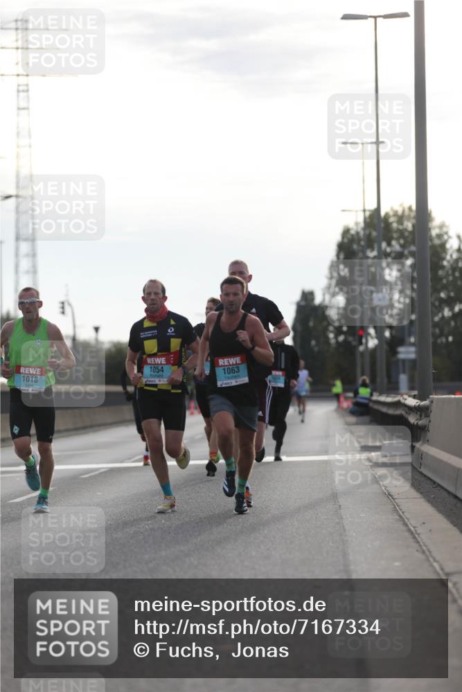 03.10.2024 - Köhlbrandbrückenlauf Fuchs,  Jonas http://msf.ph/oto/7167334 03.10.2024 09:10:24 Position 3 1018, 1054, 1063 meine-sportfotos.de