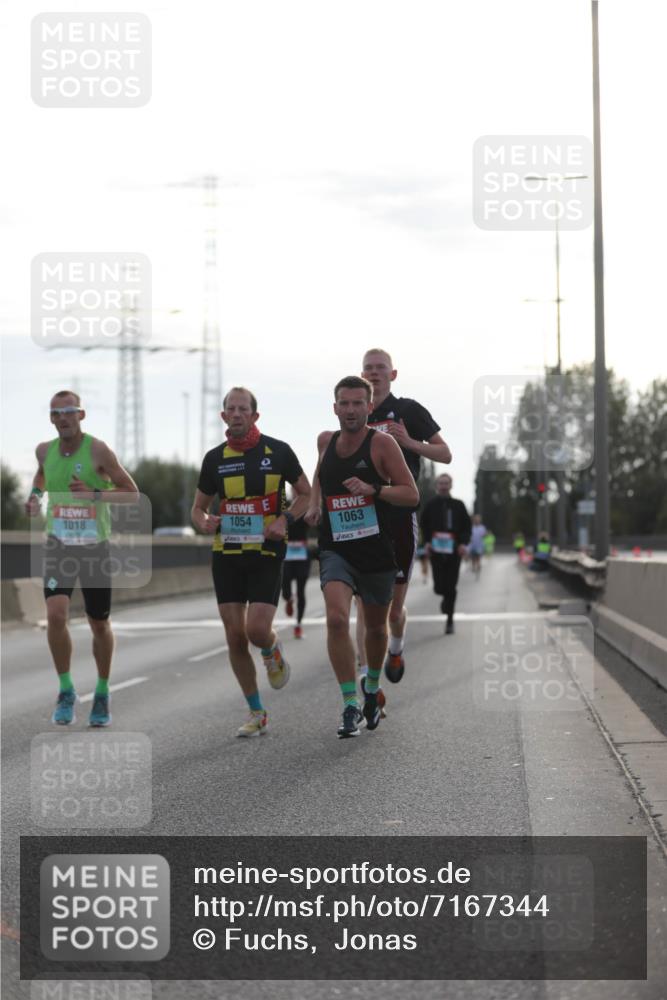 03.10.2024 - Köhlbrandbrückenlauf Fuchs,  Jonas http://msf.ph/oto/7167344 03.10.2024 09:10:26 Position 3 1018, 1054, 1063 meine-sportfotos.de