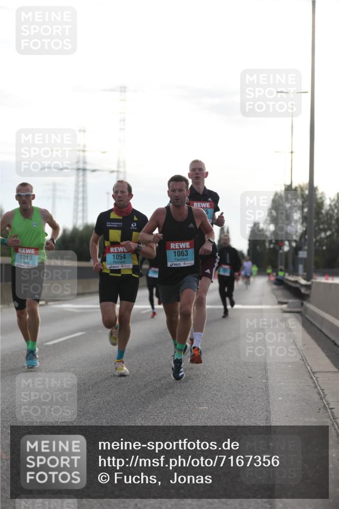 03.10.2024 - Köhlbrandbrückenlauf Fuchs,  Jonas http://msf.ph/oto/7167356 03.10.2024 09:10:26 Position 3 1018, 1054, 1063 meine-sportfotos.de