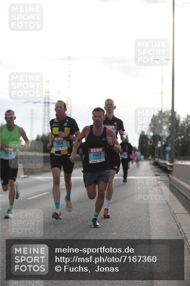 03.10.2024 - Köhlbrandbrückenlauf Fuchs,  Jonas http://msf.ph/oto/7167360 03.10.2024 09:10:26 Position 3 1018, 1054, 1063 meine-sportfotos.de