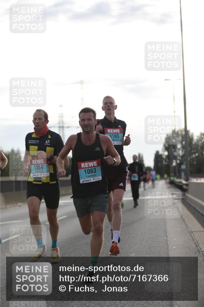 03.10.2024 - Köhlbrandbrückenlauf Fuchs,  Jonas http://msf.ph/oto/7167366 03.10.2024 09:10:27 Position 3 1054, 1063, 1165 meine-sportfotos.de