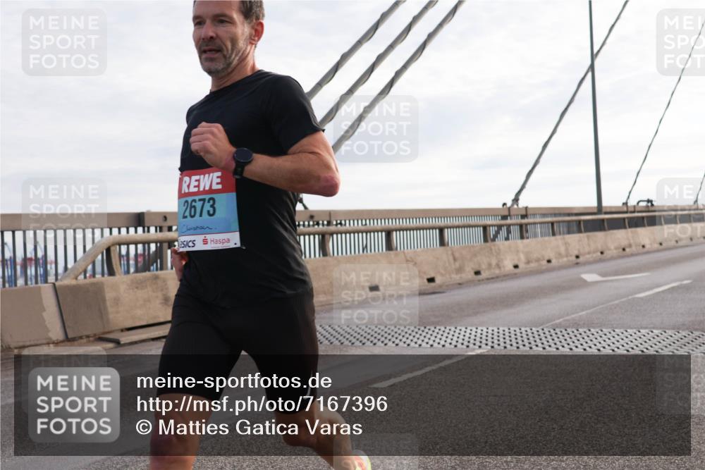 03.10.2024 - Köhlbrandbrückenlauf Matties Gatica Varas http://msf.ph/oto/7167396 03.10.2024 09:20:08 Position 2 2673 meine-sportfotos.de