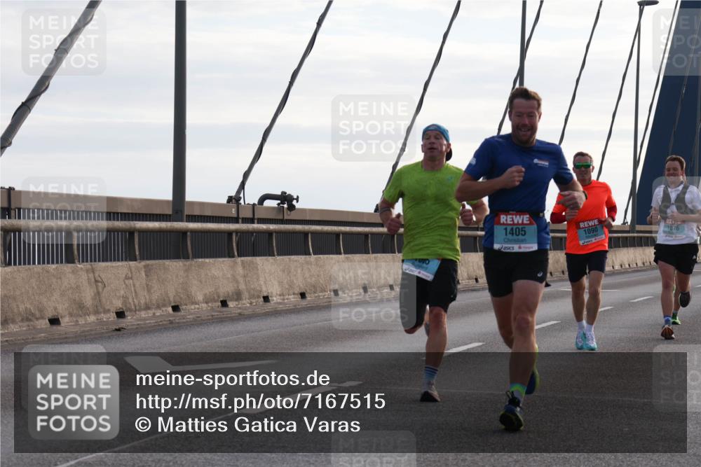 03.10.2024 - Köhlbrandbrückenlauf Matties Gatica Varas http://msf.ph/oto/7167515 03.10.2024 09:20:13 Position 2 1405, 1090, 1076 meine-sportfotos.de