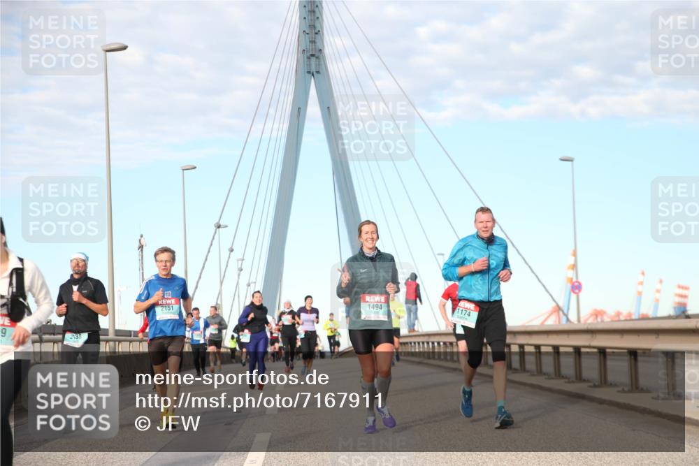 03.10.2024 - Köhlbrandbrückenlauf Jannik Wohlers http://msf.ph/oto/7167911 03.10.2024 09:42:08 Position 2 2138, 1494, 1174, 2151 meine-sportfotos.de