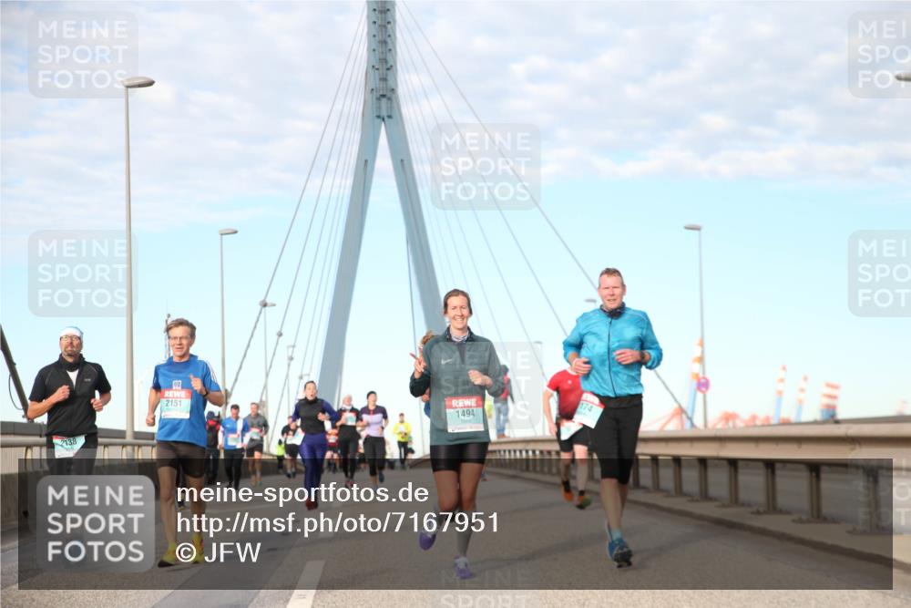 03.10.2024 - Köhlbrandbrückenlauf Jannik Wohlers http://msf.ph/oto/7167951 03.10.2024 09:42:08 Position 2 2138, 2151, 1494, 174 meine-sportfotos.de