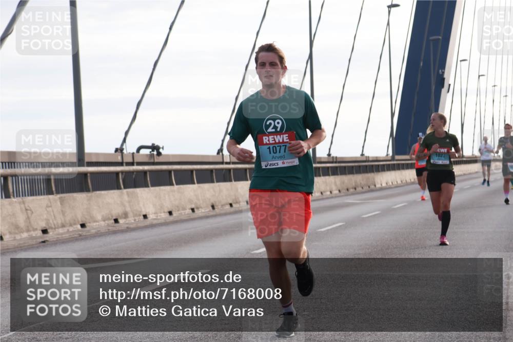 03.10.2024 - Köhlbrandbrückenlauf Matties Gatica Varas http://msf.ph/oto/7168008 03.10.2024 09:20:23 Position 2 29, 1077, 1027 meine-sportfotos.de