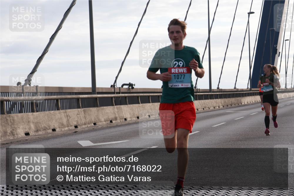 03.10.2024 - Köhlbrandbrückenlauf Matties Gatica Varas http://msf.ph/oto/7168022 03.10.2024 09:20:24 Position 2 29, 1077, 1027 meine-sportfotos.de