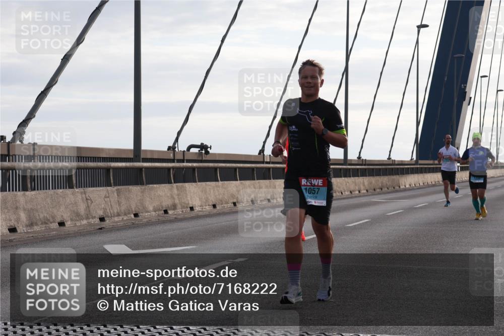 03.10.2024 - Köhlbrandbrückenlauf Matties Gatica Varas http://msf.ph/oto/7168222 03.10.2024 09:20:30 Position 2 1057, 1335 meine-sportfotos.de