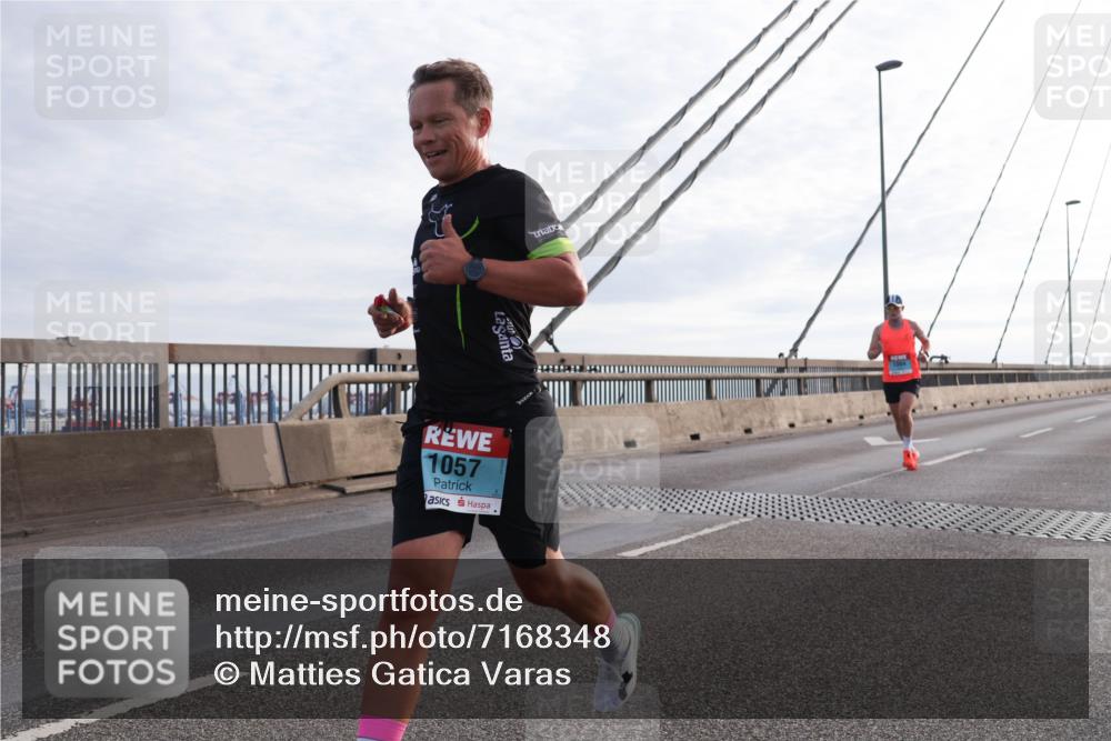 03.10.2024 - Köhlbrandbrückenlauf Matties Gatica Varas http://msf.ph/oto/7168348 03.10.2024 09:20:32 Position 2 1057, 1004 meine-sportfotos.de