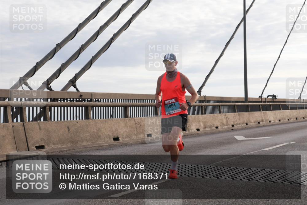 03.10.2024 - Köhlbrandbrückenlauf Matties Gatica Varas http://msf.ph/oto/7168371 03.10.2024 09:20:33 Position 2 1004 meine-sportfotos.de
