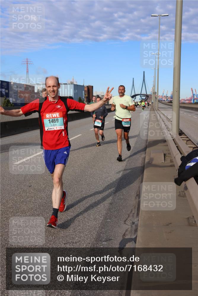 03.10.2024 - Köhlbrandbrückenlauf Miley Keyser http://msf.ph/oto/7168432 03.10.2024 09:42:58 Position 3 1469, 1420, 1255 meine-sportfotos.de
