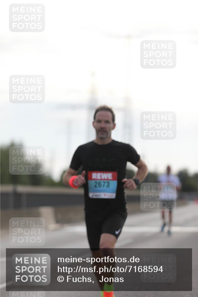 03.10.2024 - Köhlbrandbrückenlauf Fuchs,  Jonas http://msf.ph/oto/7168594 03.10.2024 09:11:05 Position 3 2673 meine-sportfotos.de