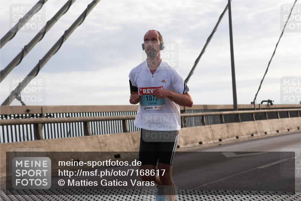 03.10.2024 - Köhlbrandbrückenlauf Matties Gatica Varas http://msf.ph/oto/7168617 03.10.2024 09:20:38 Position 2 1072 meine-sportfotos.de