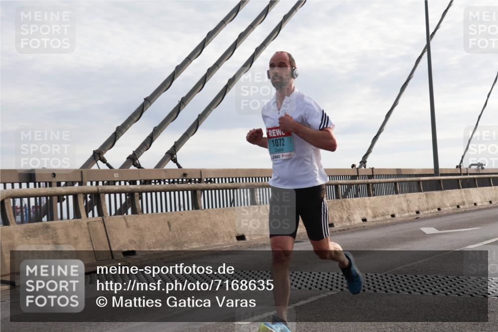 03.10.2024 - Köhlbrandbrückenlauf Matties Gatica Varas http://msf.ph/oto/7168635 03.10.2024 09:20:38 Position 2 1072 meine-sportfotos.de