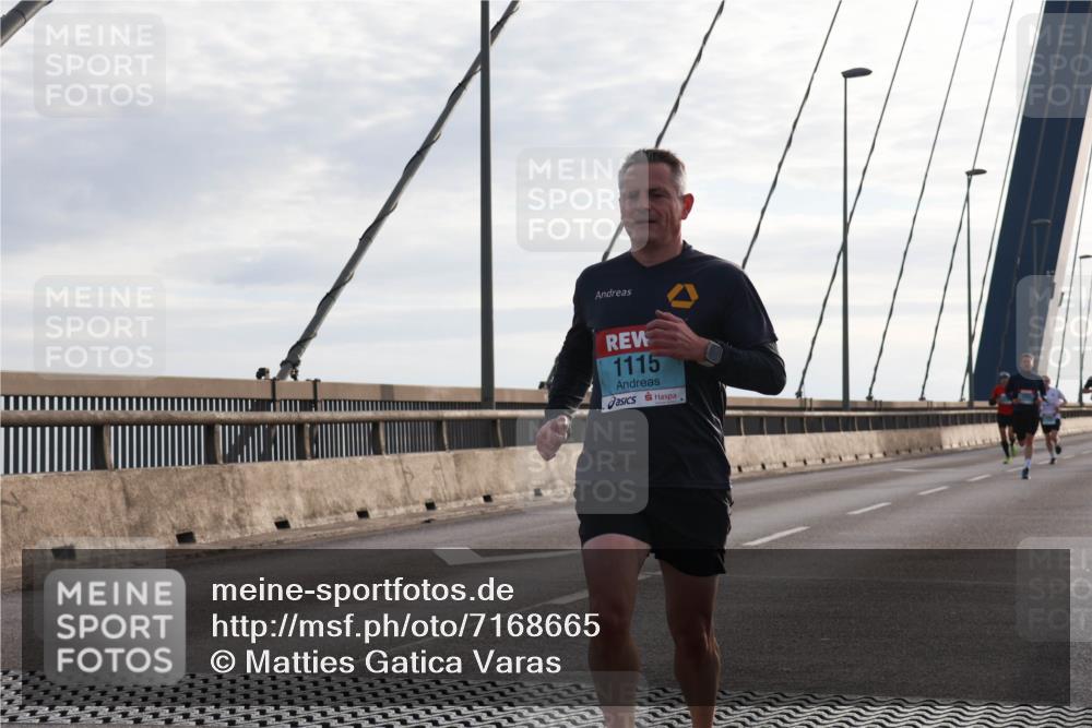 03.10.2024 - Köhlbrandbrückenlauf Matties Gatica Varas http://msf.ph/oto/7168665 03.10.2024 09:20:40 Position 2 1115 meine-sportfotos.de