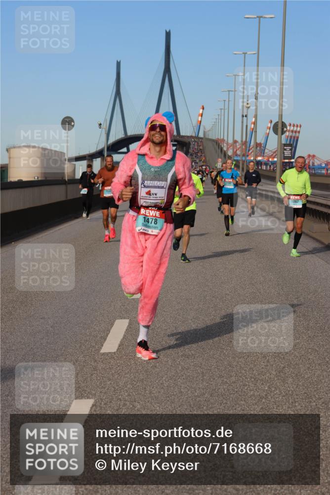 03.10.2024 - Köhlbrandbrückenlauf Miley Keyser http://msf.ph/oto/7168668 03.10.2024 09:43:08 Position 3 1533, 1478, 1132, 1067 meine-sportfotos.de