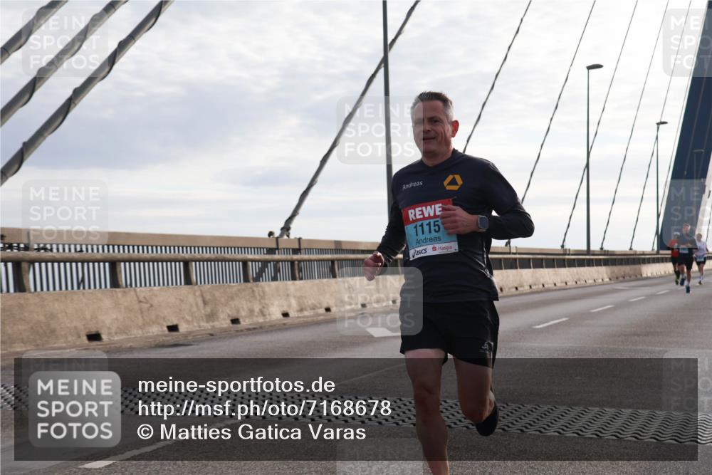 03.10.2024 - Köhlbrandbrückenlauf Matties Gatica Varas http://msf.ph/oto/7168678 03.10.2024 09:20:40 Position 2 1115 meine-sportfotos.de