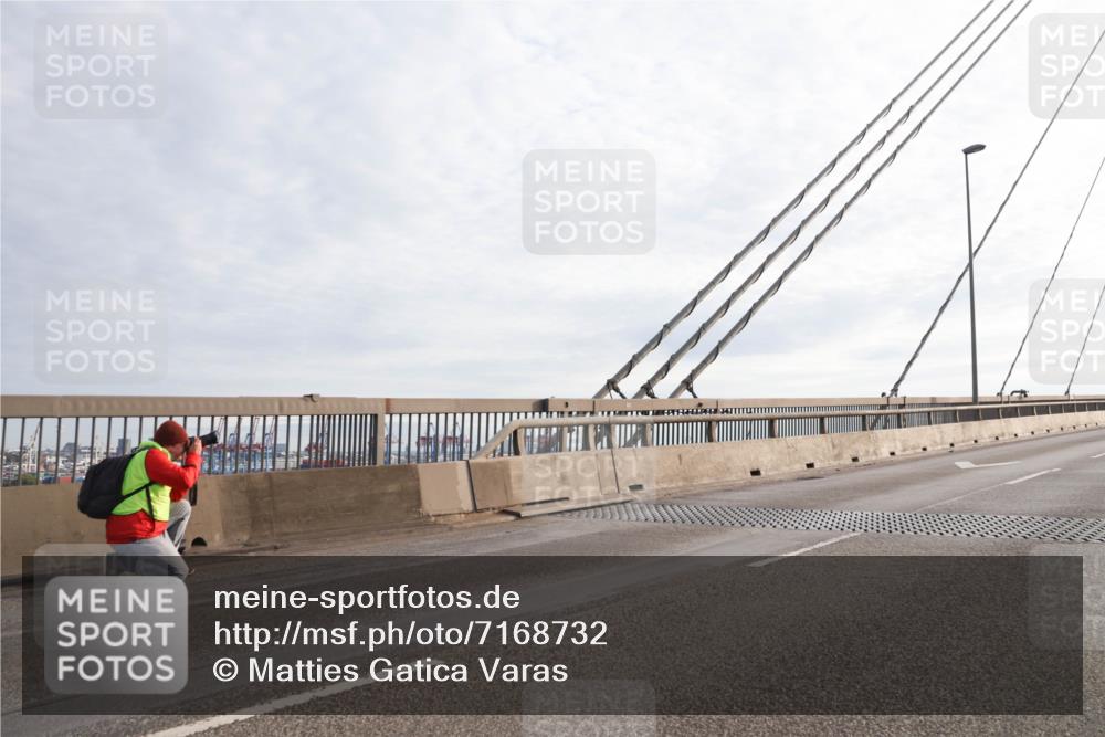 03.10.2024 - Köhlbrandbrückenlauf Matties Gatica Varas http://msf.ph/oto/7168732 03.10.2024 09:20:41 Position 2  meine-sportfotos.de