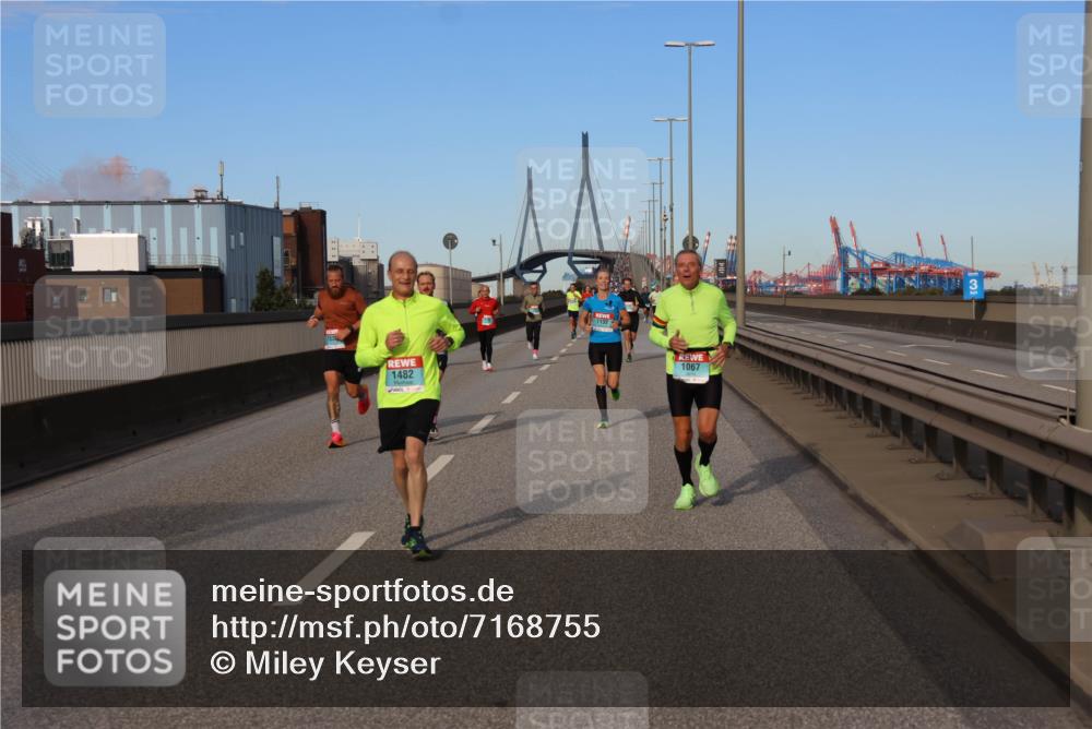 03.10.2024 - Köhlbrandbrückenlauf Miley Keyser http://msf.ph/oto/7168755 03.10.2024 09:43:13 Position 3 1482, 1132, 1067 meine-sportfotos.de