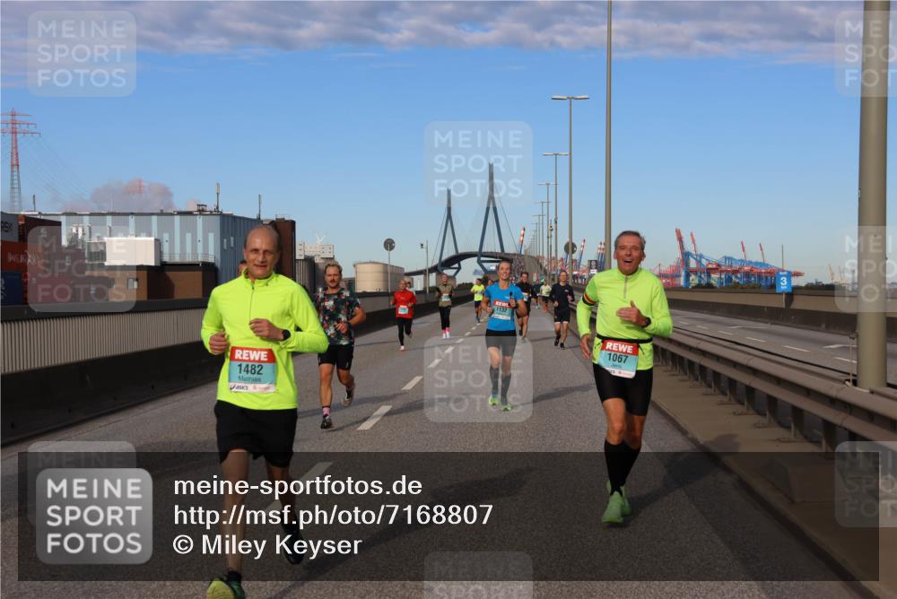 03.10.2024 - Köhlbrandbrückenlauf Miley Keyser http://msf.ph/oto/7168807 03.10.2024 09:43:14 Position 3 17, 1482, 1132, 1067 meine-sportfotos.de