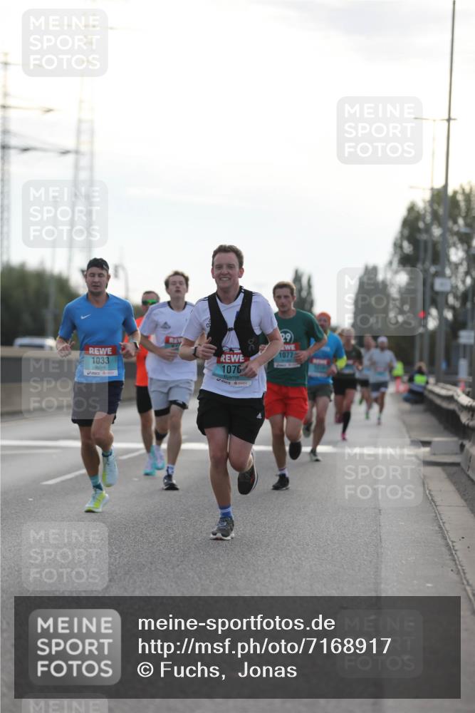 03.10.2024 - Köhlbrandbrückenlauf Fuchs,  Jonas http://msf.ph/oto/7168917 03.10.2024 09:11:11 Position 3 1033, 1076, 29, 1077 meine-sportfotos.de