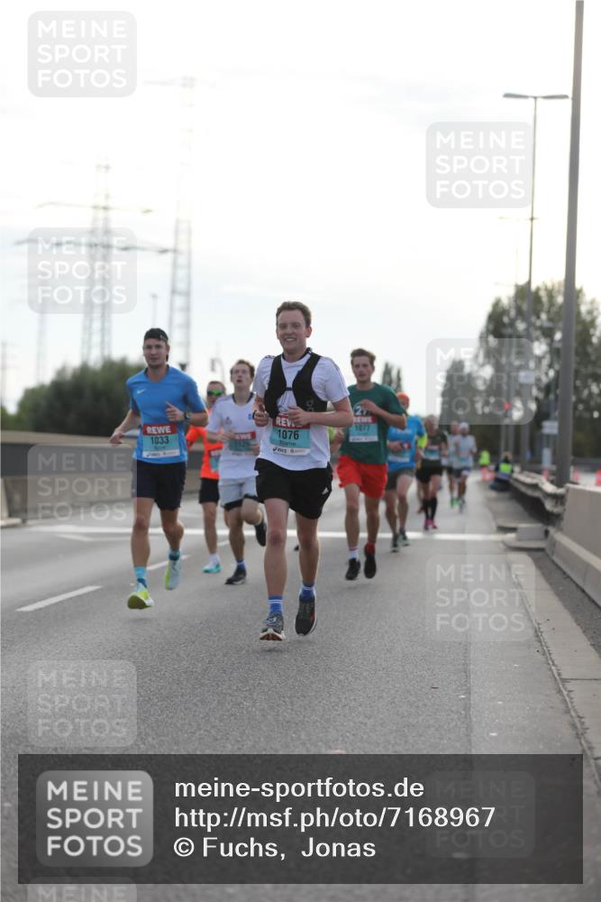 03.10.2024 - Köhlbrandbrückenlauf Fuchs,  Jonas http://msf.ph/oto/7168967 03.10.2024 09:11:12 Position 3 1033, 1076, 1077 meine-sportfotos.de