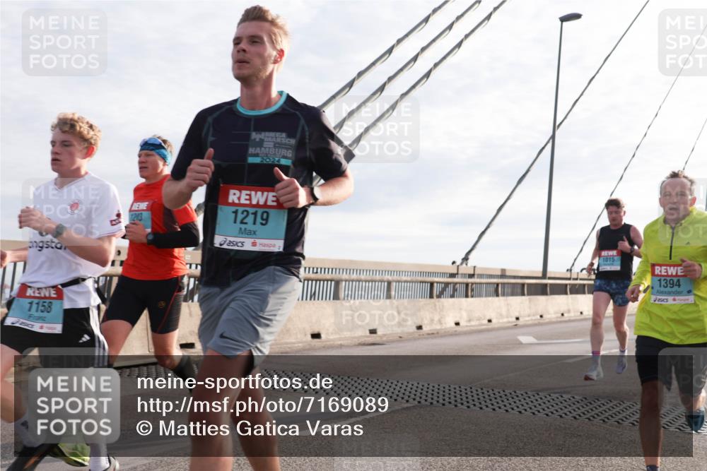 03.10.2024 - Köhlbrandbrückenlauf Matties Gatica Varas http://msf.ph/oto/7169089 03.10.2024 09:20:50 Position 2 2024, 1203, 1219, 1015, 1394, 1158 meine-sportfotos.de
