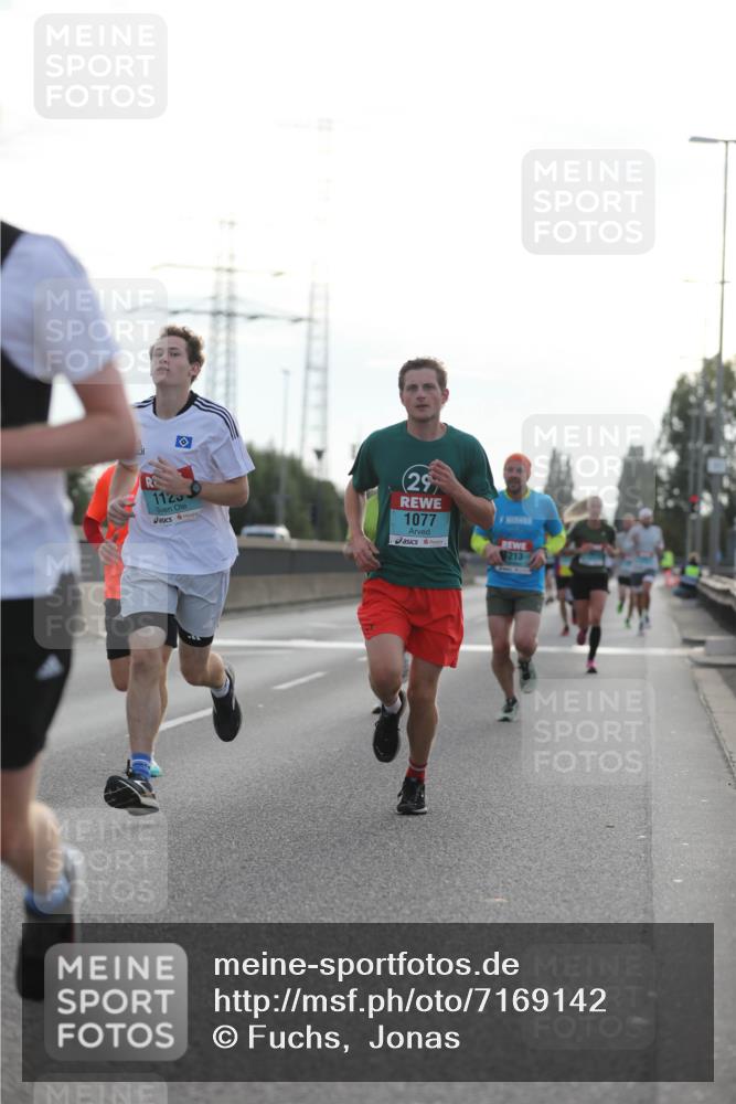 03.10.2024 - Köhlbrandbrückenlauf Fuchs,  Jonas http://msf.ph/oto/7169142 03.10.2024 09:11:14 Position 3 1123, 29, 1077, 213 meine-sportfotos.de