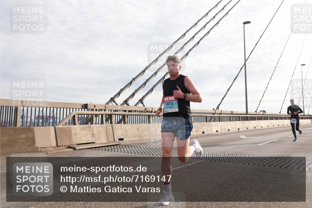 03.10.2024 - Köhlbrandbrückenlauf Matties Gatica Varas http://msf.ph/oto/7169147 03.10.2024 09:20:52 Position 2 1015 meine-sportfotos.de