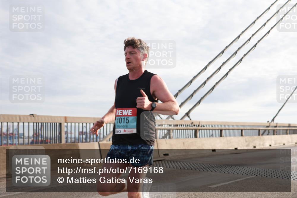 03.10.2024 - Köhlbrandbrückenlauf Matties Gatica Varas http://msf.ph/oto/7169168 03.10.2024 09:20:52 Position 2 1015 meine-sportfotos.de