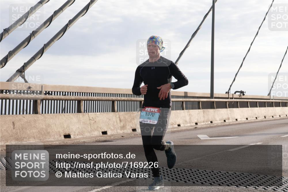 03.10.2024 - Köhlbrandbrückenlauf Matties Gatica Varas http://msf.ph/oto/7169226 03.10.2024 09:20:54 Position 2 1070 meine-sportfotos.de