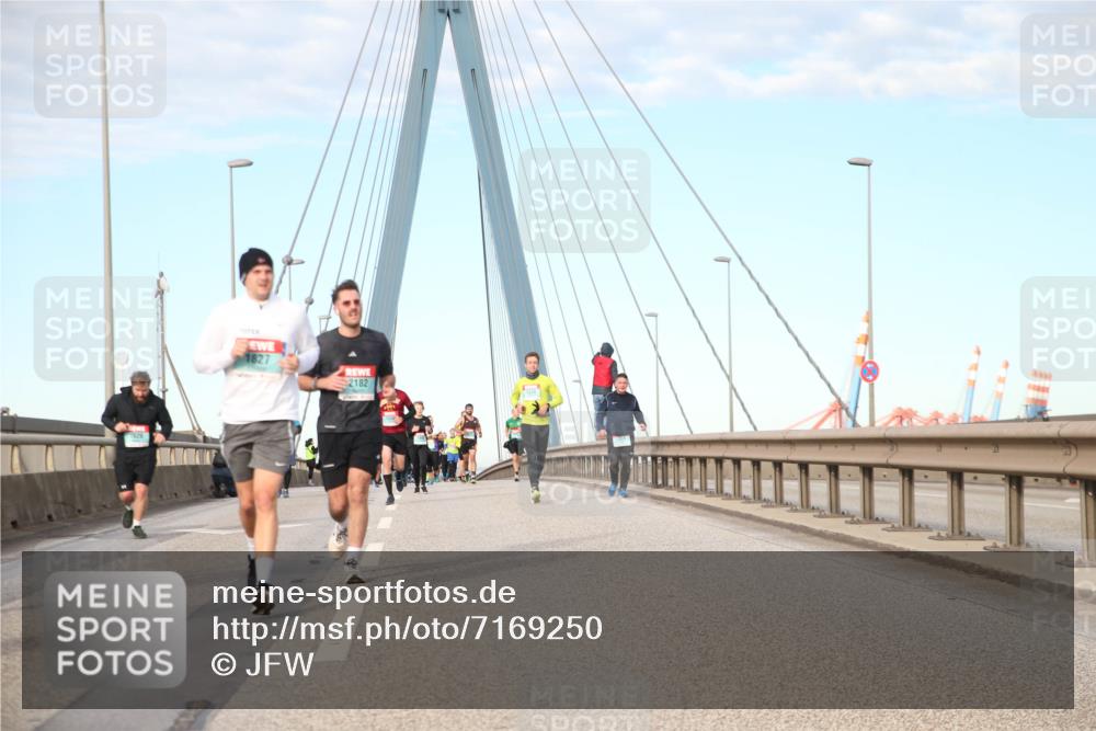 03.10.2024 - Köhlbrandbrückenlauf Jannik Wohlers http://msf.ph/oto/7169250 03.10.2024 09:42:16 Position 2 1827, 2182 meine-sportfotos.de