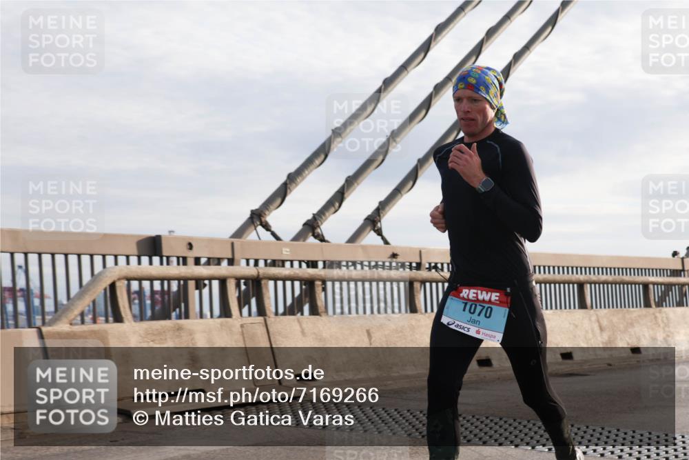 03.10.2024 - Köhlbrandbrückenlauf Matties Gatica Varas http://msf.ph/oto/7169266 03.10.2024 09:20:54 Position 2 1070 meine-sportfotos.de