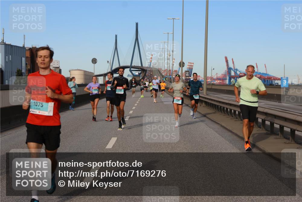 03.10.2024 - Köhlbrandbrückenlauf Miley Keyser http://msf.ph/oto/7169276 03.10.2024 09:43:32 Position 3 1075, 144, 1443, 1763, 1066, 2293, 3 meine-sportfotos.de