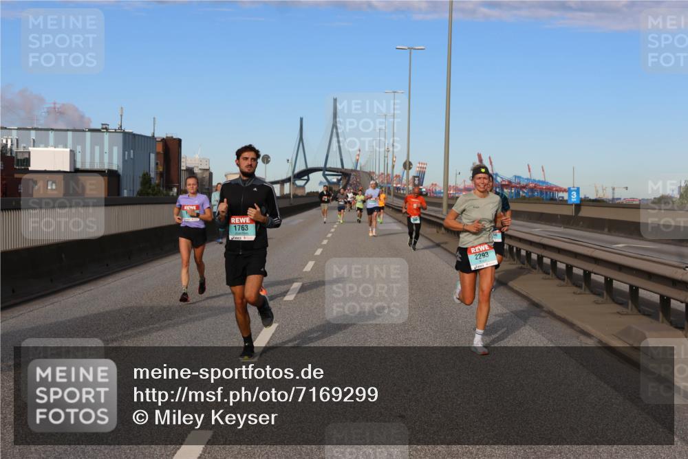 03.10.2024 - Köhlbrandbrückenlauf Miley Keyser http://msf.ph/oto/7169299 03.10.2024 09:43:36 Position 3 1763, 2293 meine-sportfotos.de