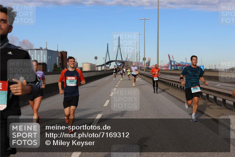 03.10.2024 - Köhlbrandbrückenlauf Miley Keyser http://msf.ph/oto/7169312 03.10.2024 09:43:37 Position 3 1442, 1066 meine-sportfotos.de