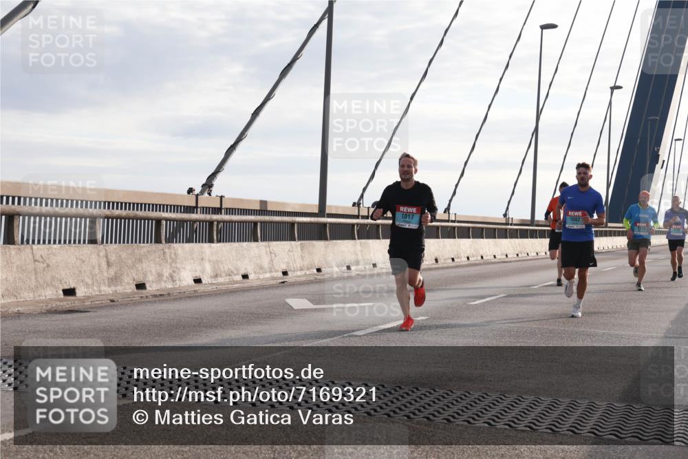 03.10.2024 - Köhlbrandbrückenlauf Matties Gatica Varas http://msf.ph/oto/7169321 03.10.2024 09:20:56 Position 2 1017, 1082, 1213 meine-sportfotos.de