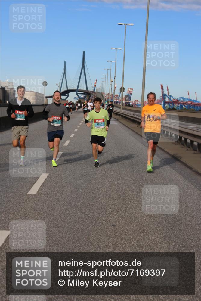 03.10.2024 - Köhlbrandbrückenlauf Miley Keyser http://msf.ph/oto/7169397 03.10.2024 09:43:47 Position 3 1270, 1161, 1914 meine-sportfotos.de