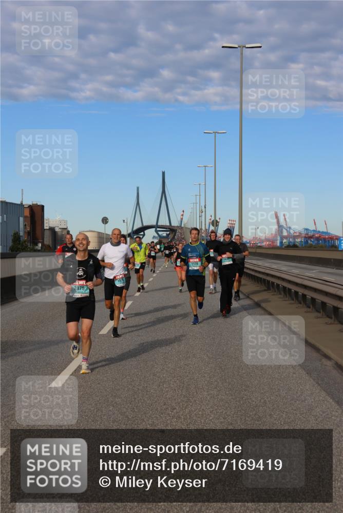 03.10.2024 - Köhlbrandbrückenlauf Miley Keyser http://msf.ph/oto/7169419 03.10.2024 09:43:59 Position 3 163, 2875, 1170 meine-sportfotos.de