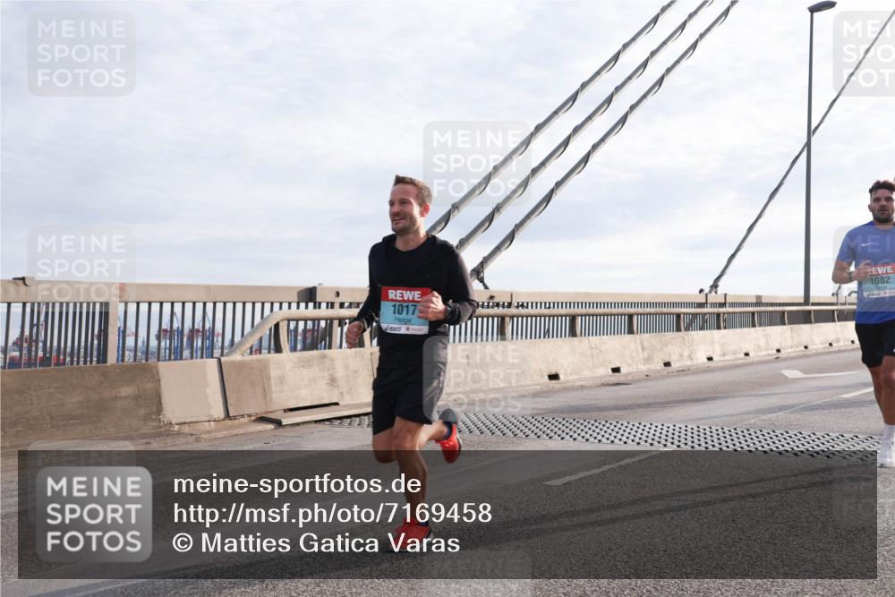 03.10.2024 - Köhlbrandbrückenlauf Matties Gatica Varas http://msf.ph/oto/7169458 03.10.2024 09:20:59 Position 2 1017, 1082 meine-sportfotos.de