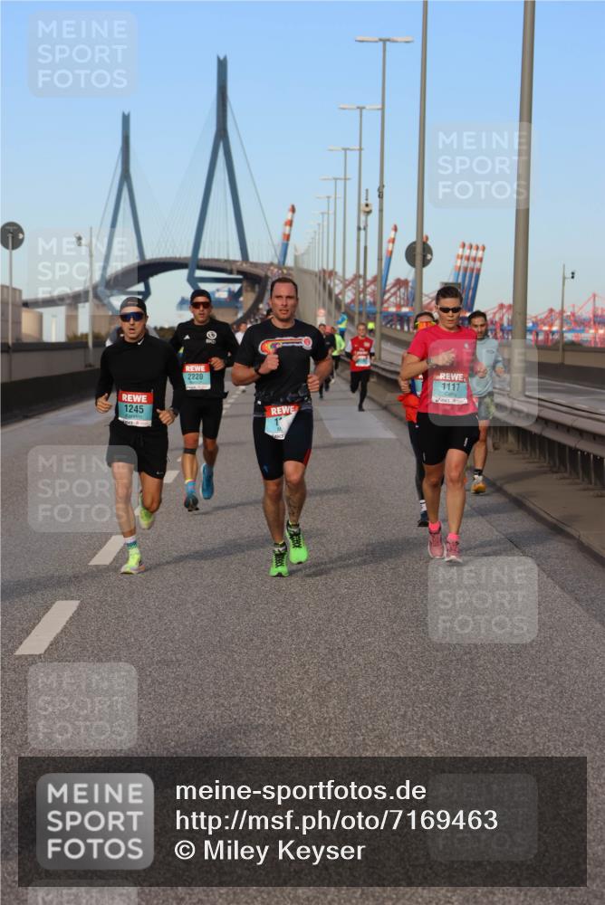 03.10.2024 - Köhlbrandbrückenlauf Miley Keyser http://msf.ph/oto/7169463 03.10.2024 09:44:10 Position 3 1245, 2220, 1117 meine-sportfotos.de