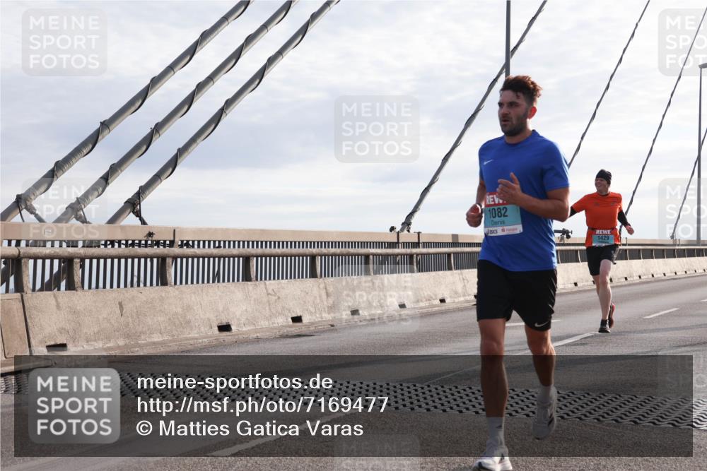 03.10.2024 - Köhlbrandbrückenlauf Matties Gatica Varas http://msf.ph/oto/7169477 03.10.2024 09:20:59 Position 2 1082, 1429 meine-sportfotos.de