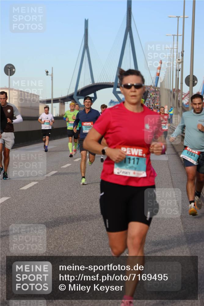 03.10.2024 - Köhlbrandbrückenlauf Miley Keyser http://msf.ph/oto/7169495 03.10.2024 09:44:13 Position 3 1217, 1399, 1266, 1117, 1204 meine-sportfotos.de
