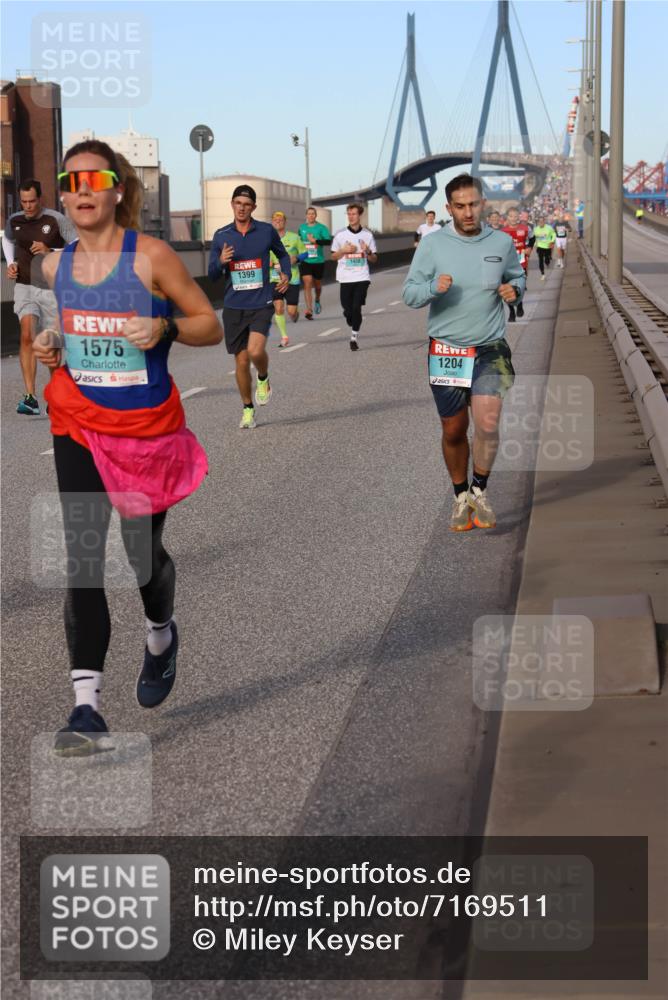 03.10.2024 - Köhlbrandbrückenlauf Miley Keyser http://msf.ph/oto/7169511 03.10.2024 09:44:15 Position 3 1575, 1399, 1438, 1204 meine-sportfotos.de