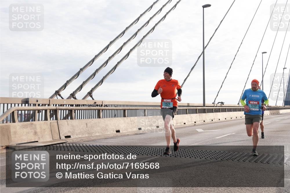 03.10.2024 - Köhlbrandbrückenlauf Matties Gatica Varas http://msf.ph/oto/7169568 03.10.2024 09:21:01 Position 2 1429, 1213 meine-sportfotos.de