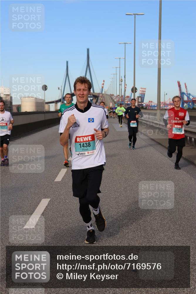 03.10.2024 - Köhlbrandbrückenlauf Miley Keyser http://msf.ph/oto/7169576 03.10.2024 09:44:24 Position 3 1217, 1438, 1083, 1266 meine-sportfotos.de