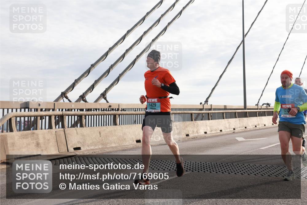 03.10.2024 - Köhlbrandbrückenlauf Matties Gatica Varas http://msf.ph/oto/7169605 03.10.2024 09:21:01 Position 2 1429, 120 meine-sportfotos.de